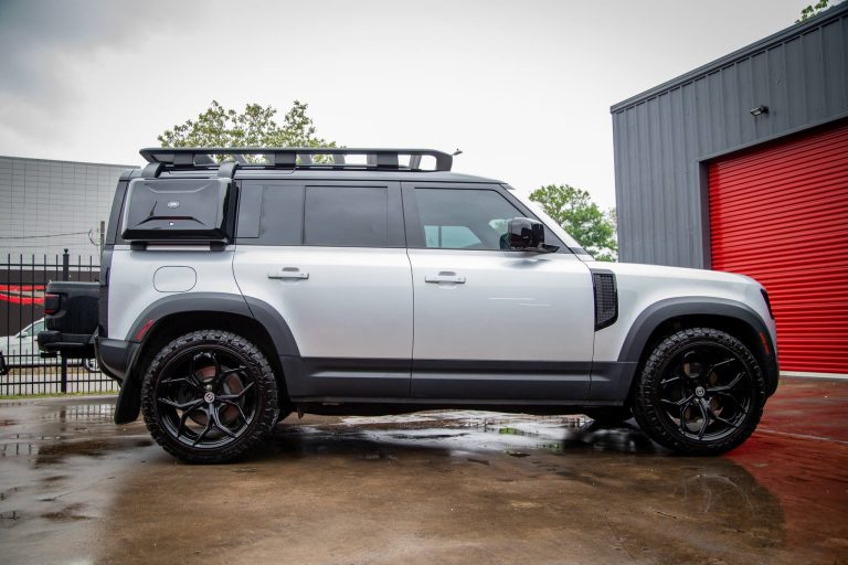 land-rover-defender-with-hre-p111sc-in-gloss-black