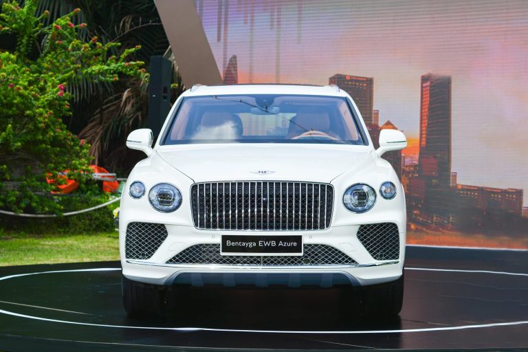 Bentley Bentayga EWB Azure