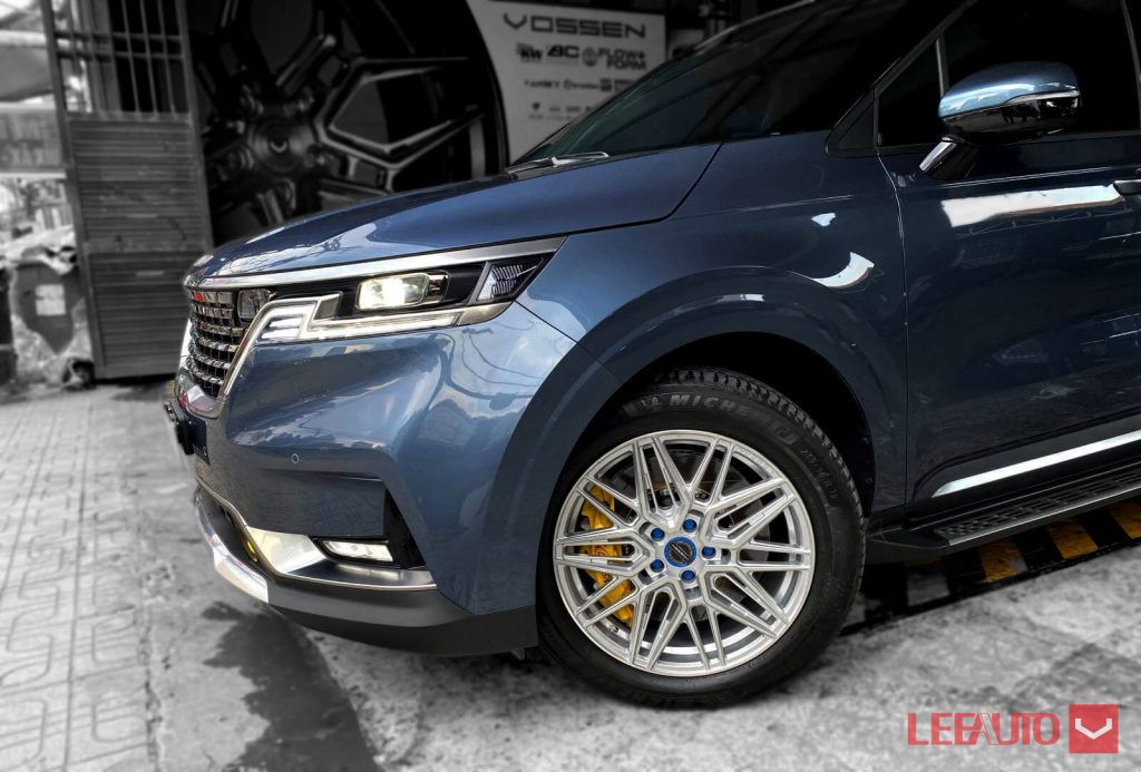 KIA CARNIVAL nâng cấp Vossen HF-7 chính hãng