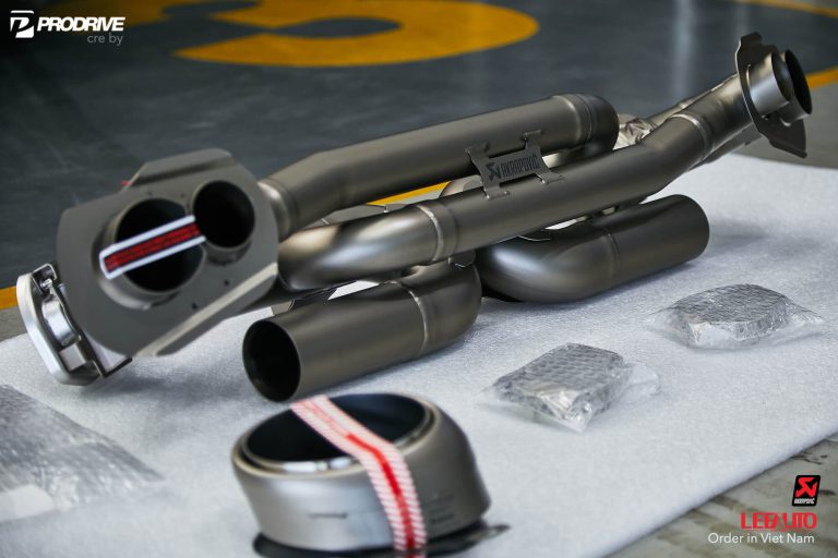 Porsche 911 - Akrapovic - Slip-On Race Line (Titanium)